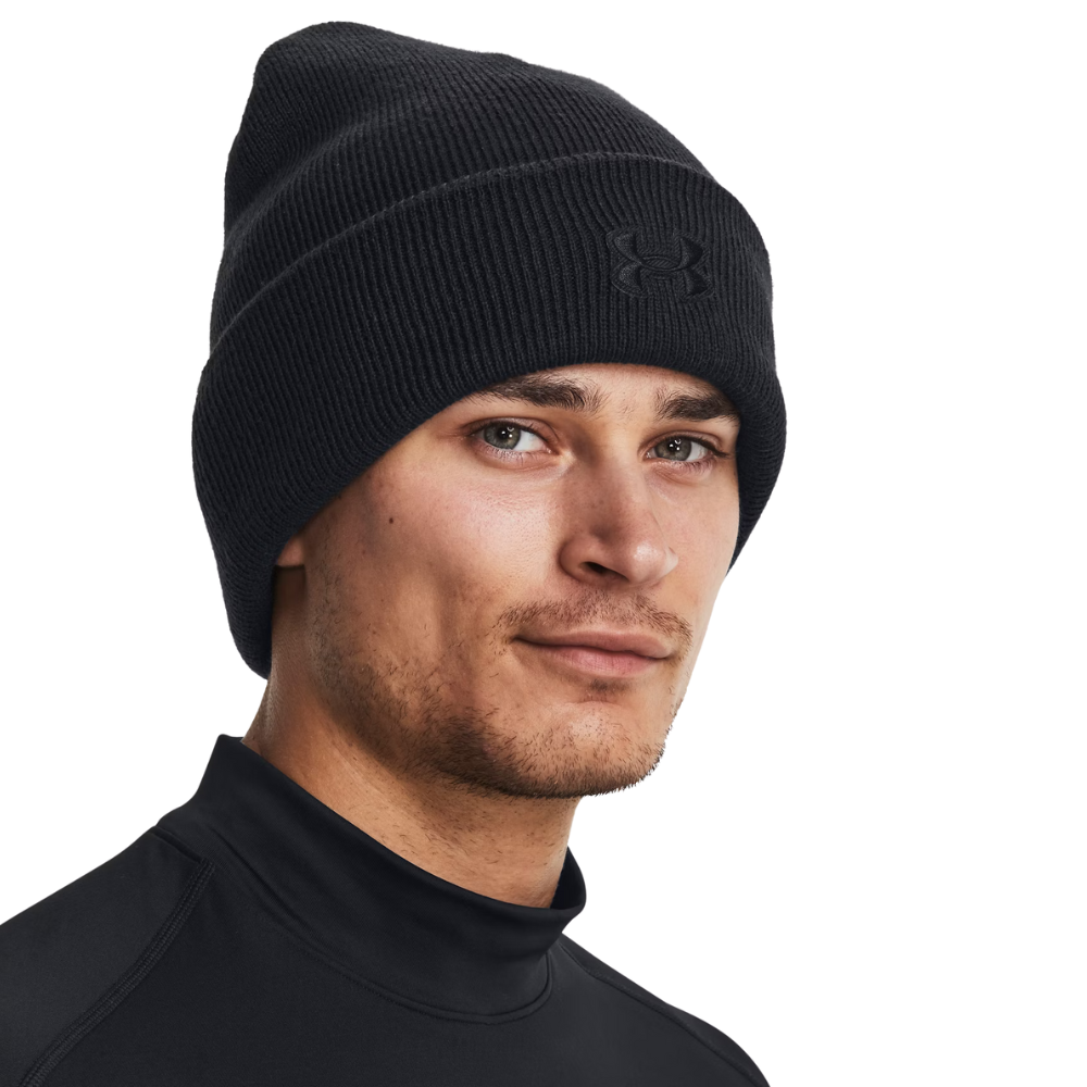Berretto UNDER ARMOUR a coste nero - PERFORMANCE CUFF indossato
