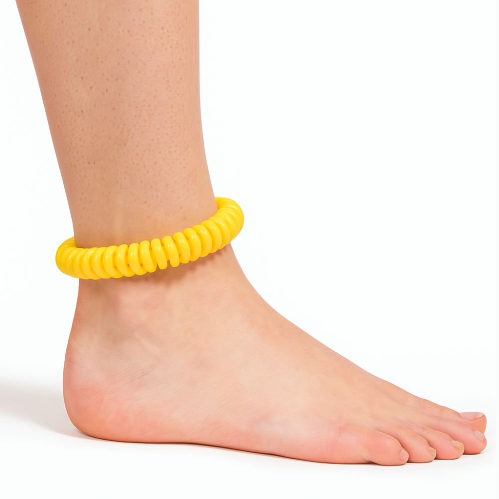 Braccialetto antizanzare indossato come cavigliera