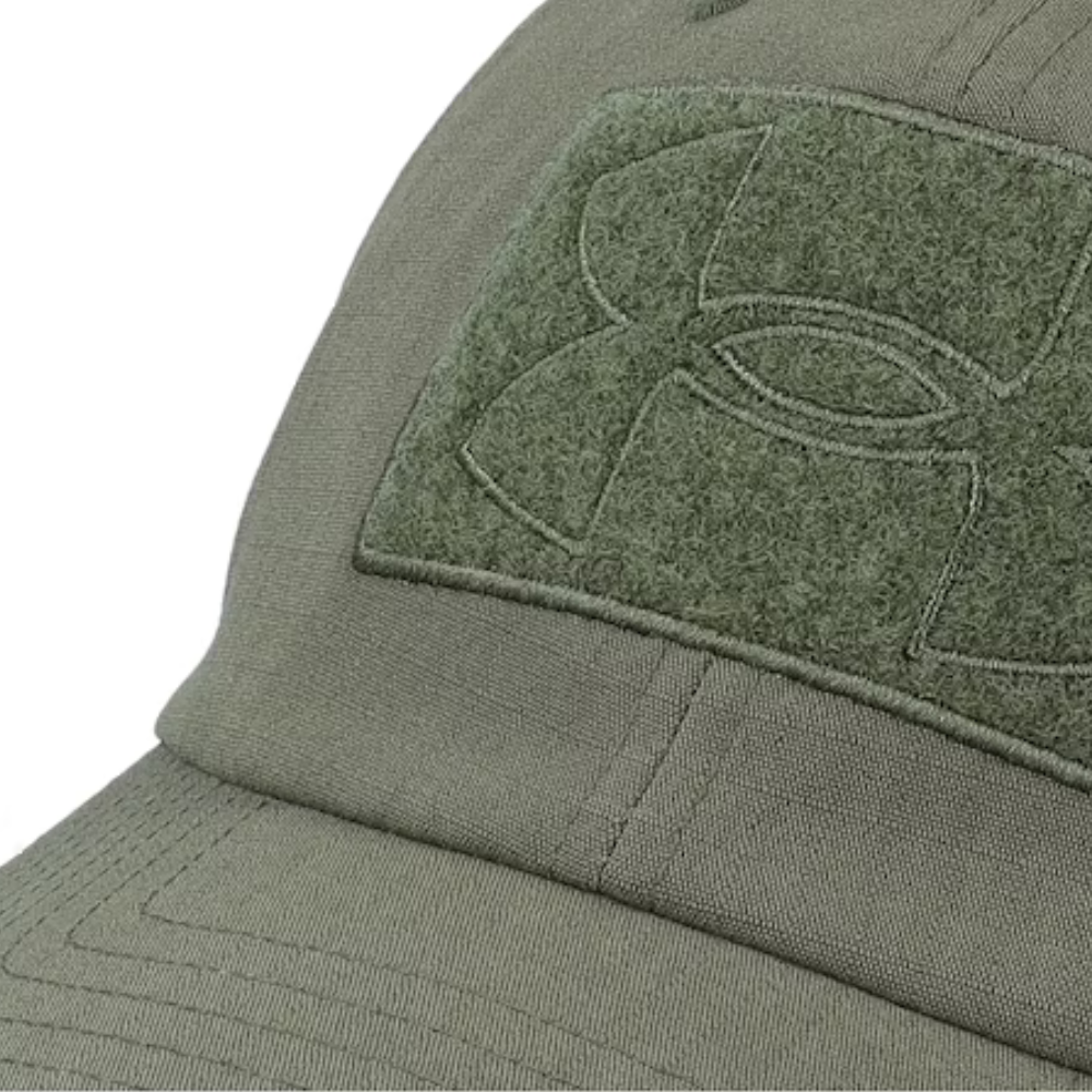Cappello UNDER ARMOUR con visiera verde militare - TAG CAP logo