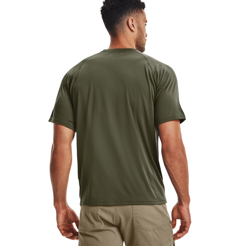 Maglia UNDER ARMOUR manica corta verde militare indossata retro