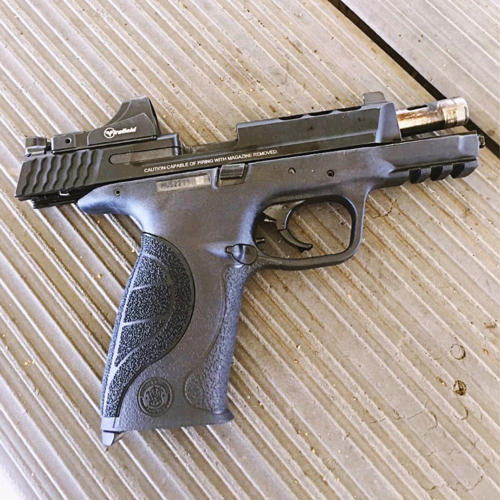 Mirino reflex Firefield Impact Mini montata su pistola softair