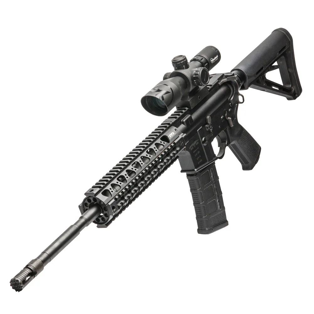 Firefield ottica Barrage 2.5-10x40 montata su un fucile softair