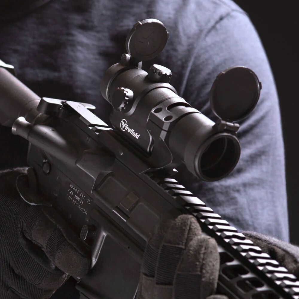 Firefield ottica montata su un fucile elettrico softair