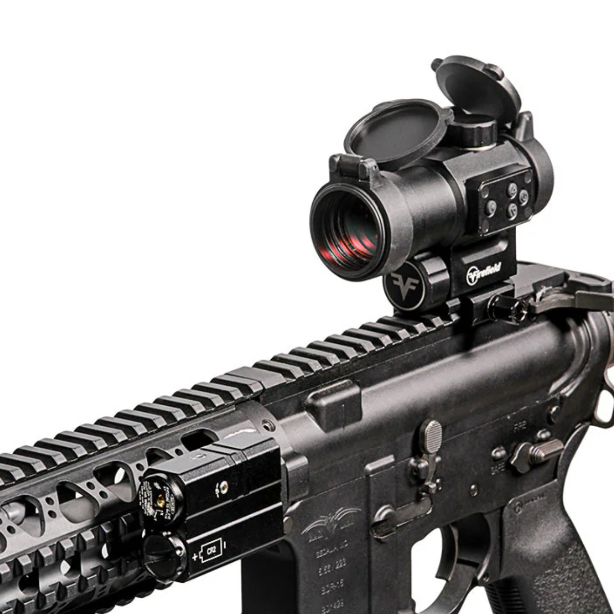 Mirino laser Firefield Charge AR montato su un fucile softair