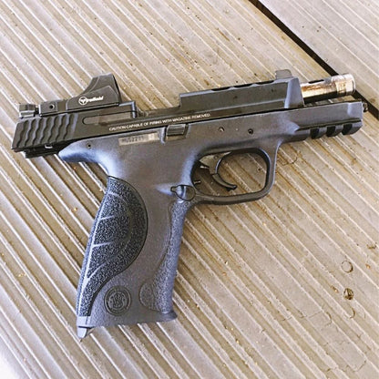 Mirino reflex Firefield Impact Mini montata su pistola softair